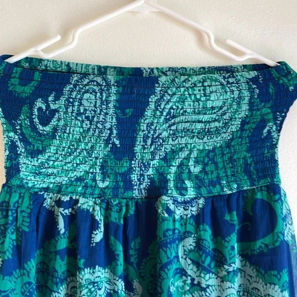 Beach ready, strapless paisley print perfect for poolside. Stretchy comfort! - Picture 5 of 6